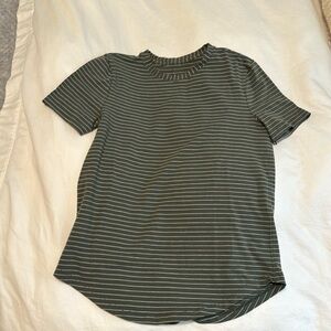 Lululemon tshirt size 4